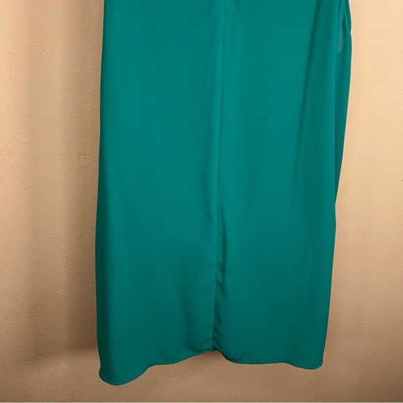 SMALL LUSH GREEN SLEEVELESS BLOUSE LIGHTWEIGHT VIBRANT ROUND NECKLINE - Picture 8 of 11